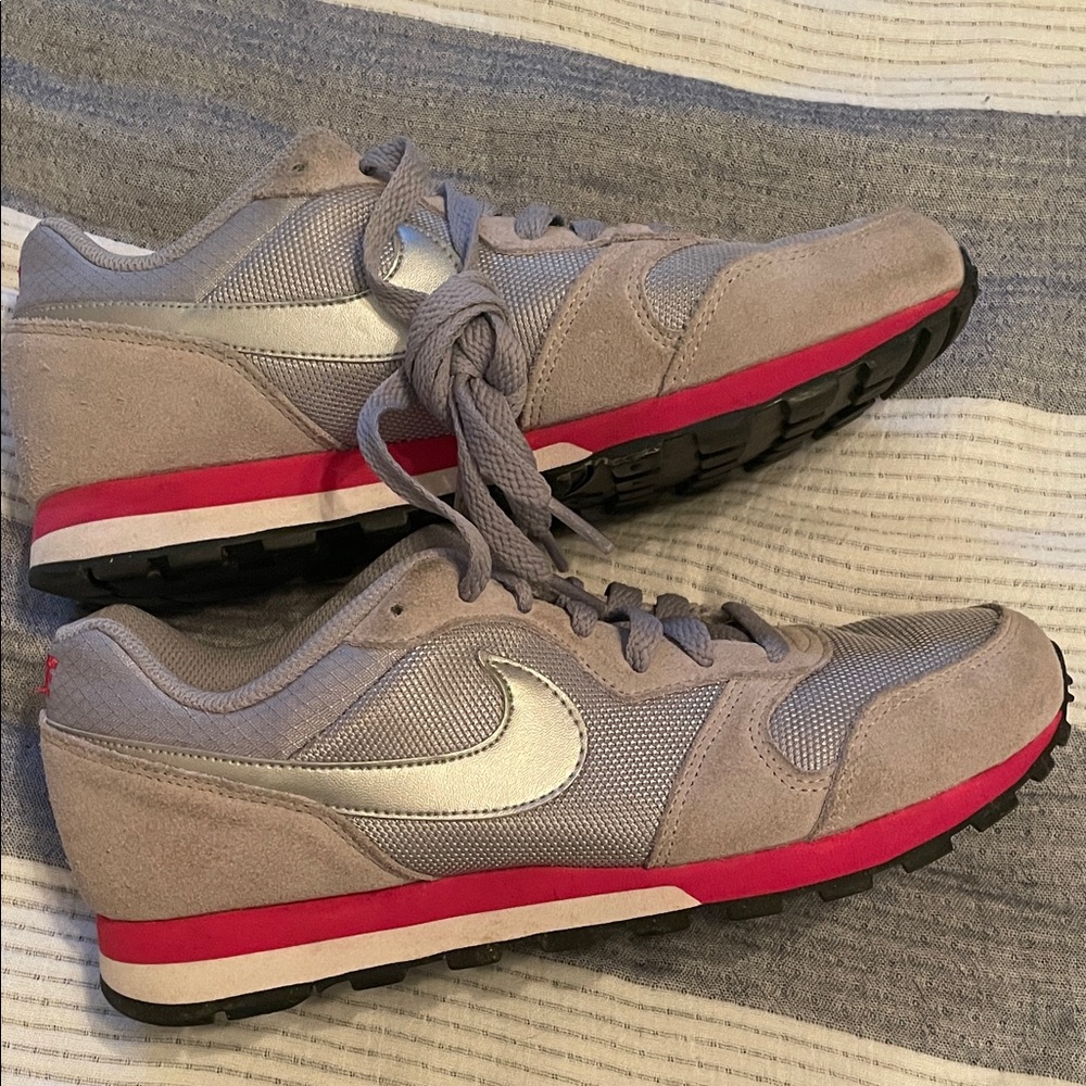 Nike Women's Grey and Red Sneakers